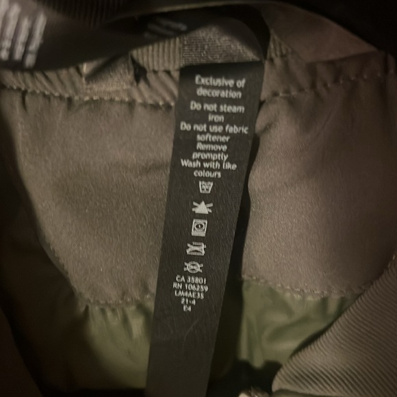 NEW UNISEX Lululemon Insulated Bomber Jacket Medium Olive NWOT - Picture 5 of 13